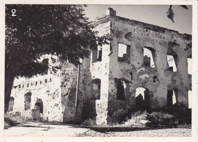 Teise maailmasõja purustused Narvas. Peeter I maja  similar photo