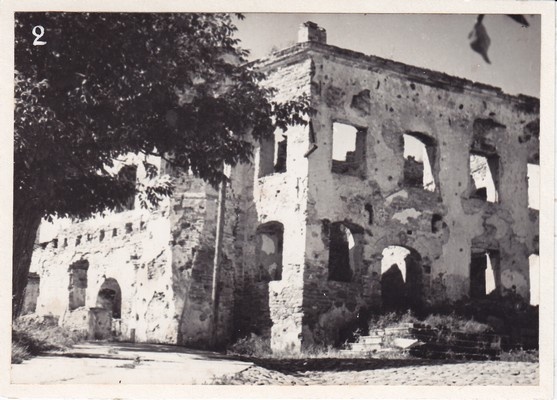 Teise maailmasõja purustused Narvas. Peeter I maja