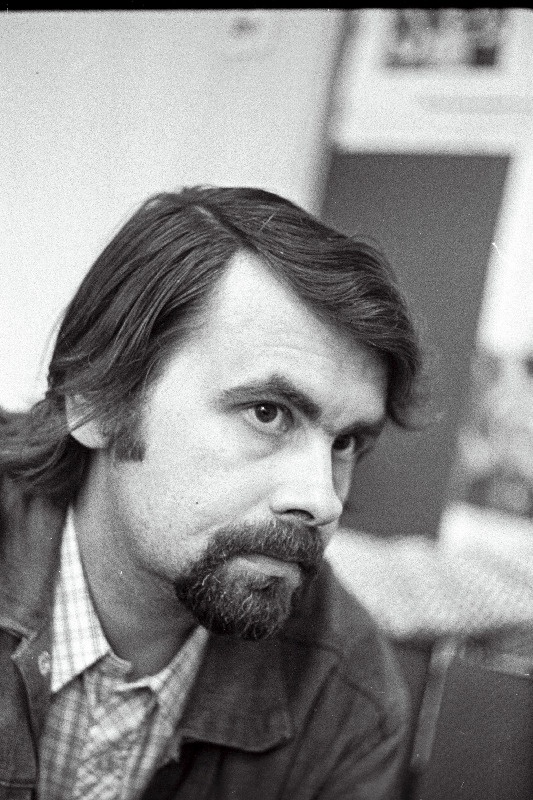 ENSV Riikliku Noorsooteatri kirjandusala juhataja, kirjanik Mati Unt.