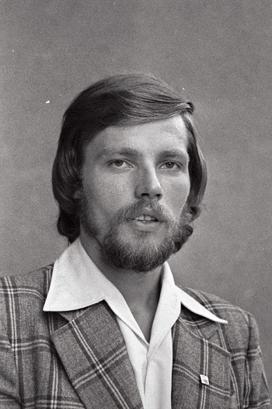 Paalberg, Arvi – 10. viimistlejate võistlusel esikoha võitnud Pärnu Kolhooside Ehituskontori maaler.