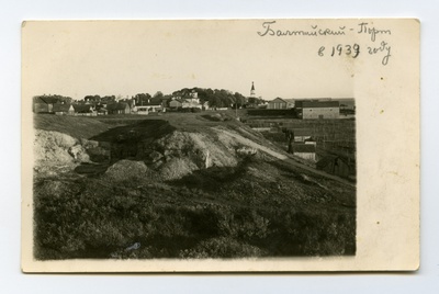 Paldiski vaade. Paremal sadam ja kalavõrkude kuivatus vabed.  duplicate photo