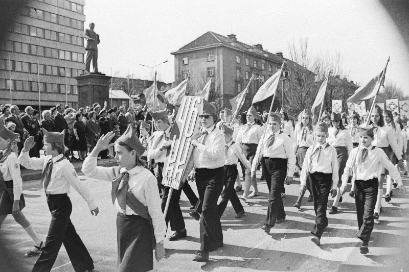 V. I. Lenini nimelise Üleliidulise Pioneeriorganisatsiooni 55. aastapäevale pühendatud pioneeride paraad Võidu väljakul.