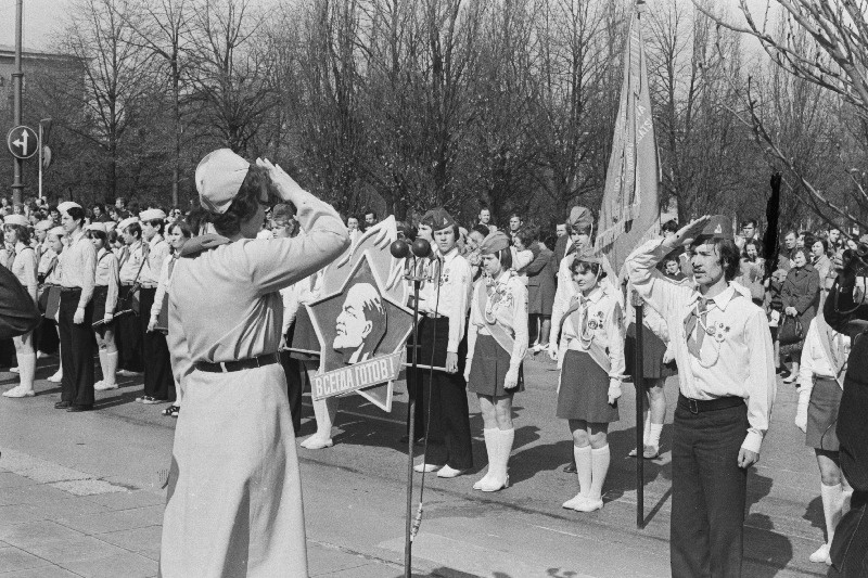 V. I. Lenini nimelise Üleliidulise Pioneeriorganisatsiooni 55. aastapäevale pühendatud pioneeride paraadi pidulik rivistus.