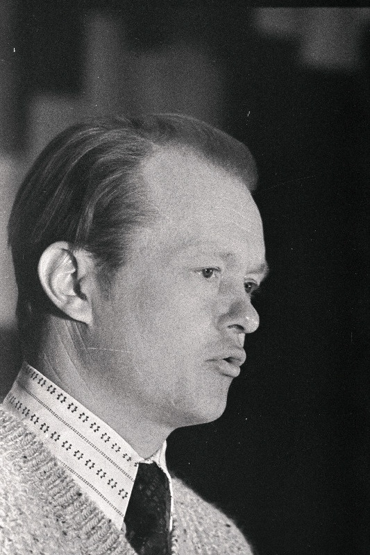 ELKNÜ XVIII kongressil esineb sõnavõtuga ÜLKNÜ Keskkomitee Baikal-Amuuri magistraali staabi liige, rühma "Komsomolets Estonii" komandör Enn Leisson.