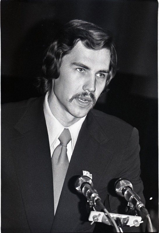 ELKNÜ XVIII kongressil esineb sõnavõtuga NSV Liidu võrkpallikoondise mängija Tallinna "Kalevi" võrkpallimeeskonna kapten Viljar Loor.