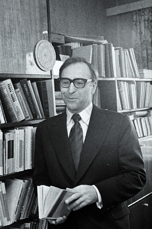 Eesti NSV Teaduste Akadeemia Ajaloo Instituudi vanemteadur, komsomoliveteran, kommunistliku noorsooliikumise ja teaduse ajaloo uurija Karl Martinson.