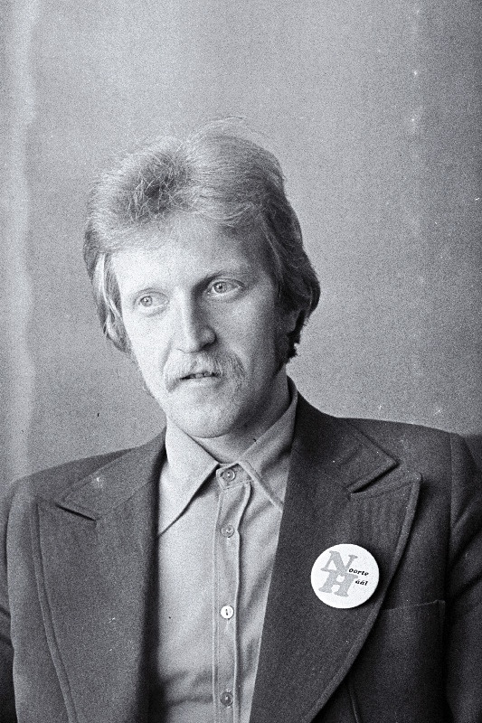 1978.a. esimese kvartali parim noor teenindaja ja ajalehe "Noorte Hääl" vimpli võitja, teeninduskombinaadi "Rapla" mööblitisler Ülo Tammsalu.