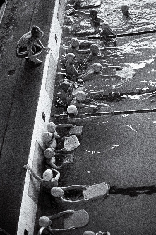 Ujumistund Tallinna "Tööjõureservide" spetsialiseeritud ujumiskoolis.