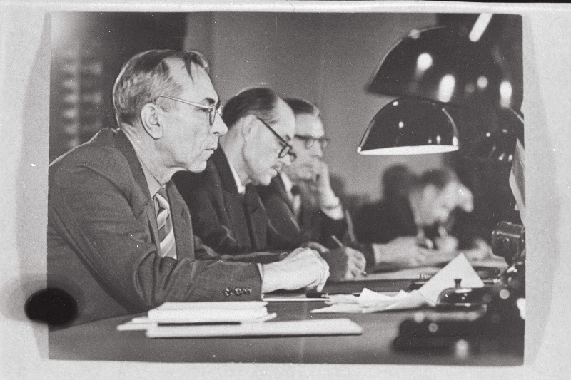 Eesti NSV Kirjanike Liidu IV kongressil kirjanikud Mart Raud, Rudolf Sirge ja Juhan Smuul presiidiumis.