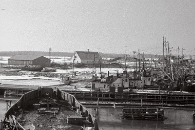 Kalurikolhoosi "Hiiu Kalur" rannapüügilaevastik sadamas.  similar photo