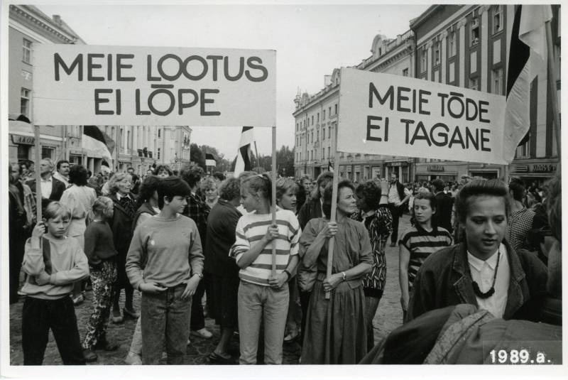Miiting Tartu Raekoja platsil, 1989.