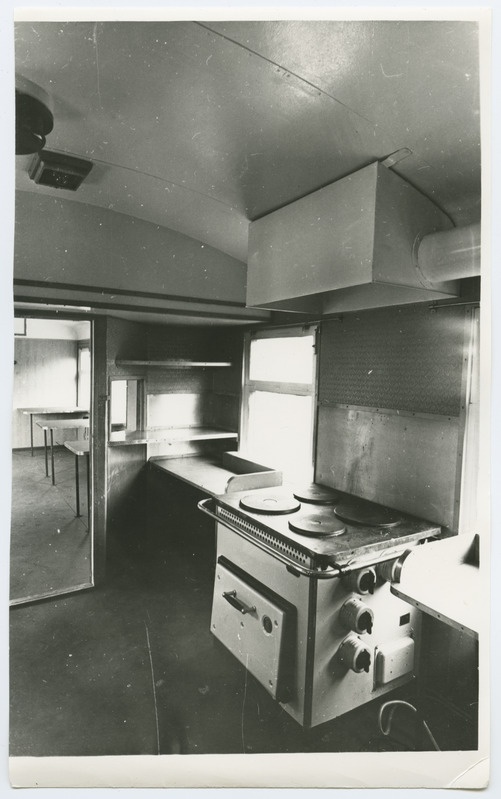 Masinatehases toodetav vagun-söökla magistraalharujuhtmete ehituste rändasukate jaoks.