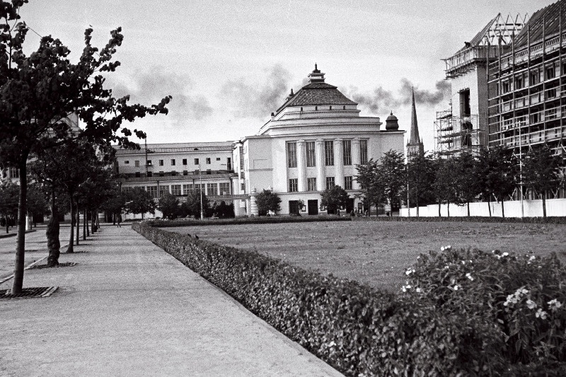 Vaade RAT „Estonia“ kontserdisaalile ja ehitatavale ENSV Teaduste Akadeemia hoonele.