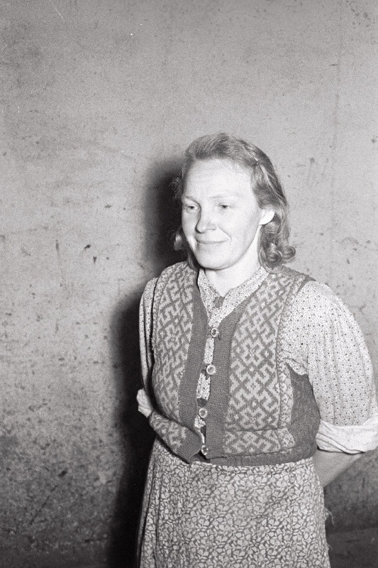 Põlva rajooni Stalini-nimelise kolhoosi seatalitaja Elviine Kerge.