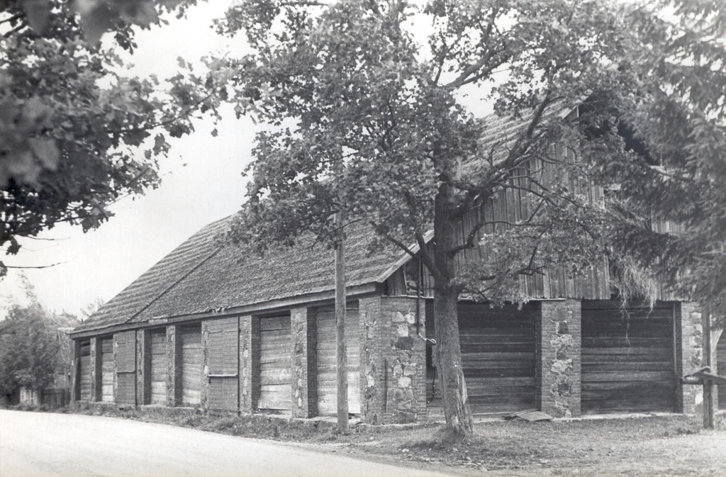 Foto. Väimela mõisa heinaküün.