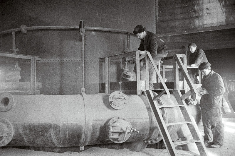 Kiviõli Põlevkivikeemia Kombinaadi generaatori nr. 6 monteerimine.
