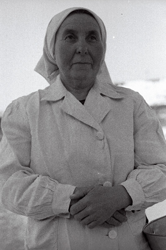 Loksa rajooni Majaka kolhoosi lüpsja - karjatalitaja M. Stein.