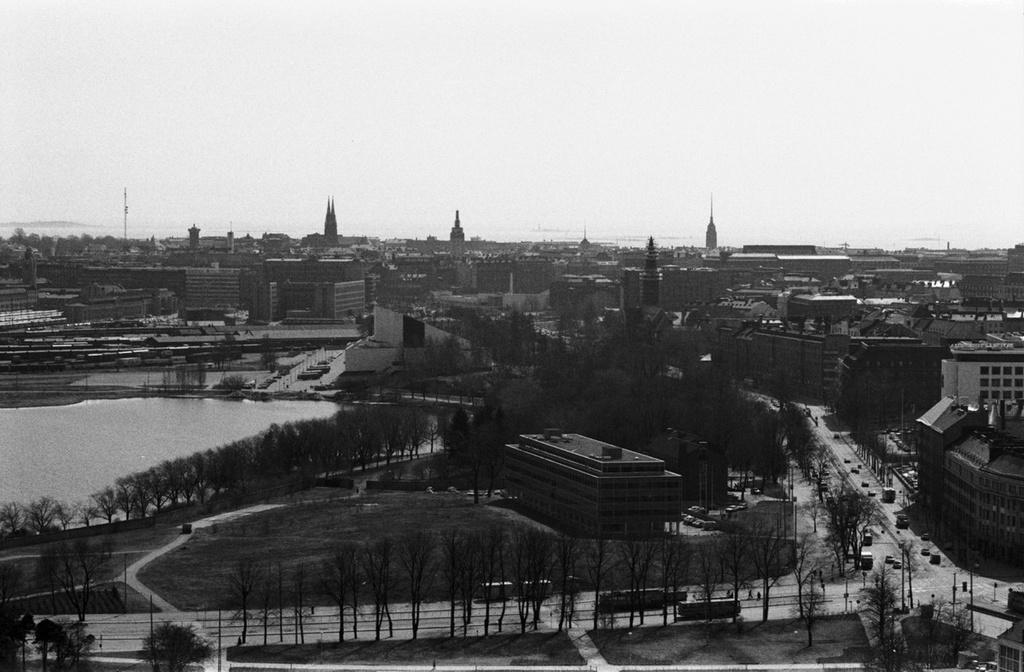 Keväinen näkymä Olympiastadionin tornista etelään