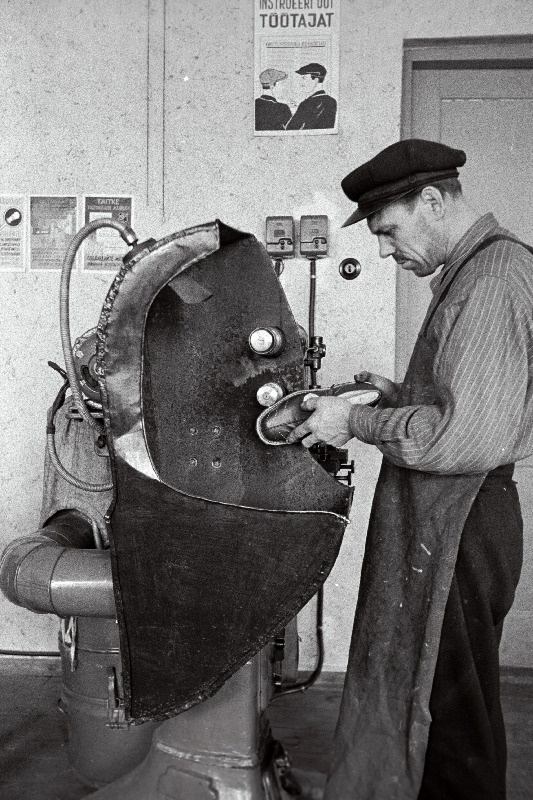 Paide Kohaliku Tööstuse Kombinaadi kingatööstus.