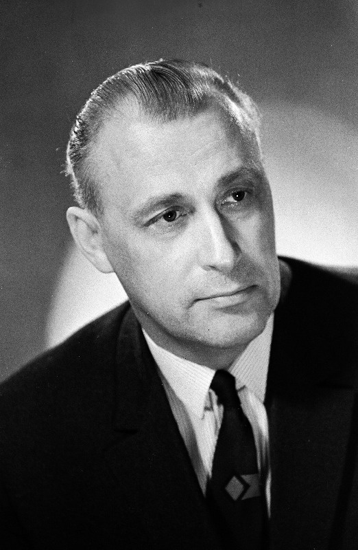 Vihvelin, L. - Eesti NSV ehitusmaterjalide tööstuse minister.