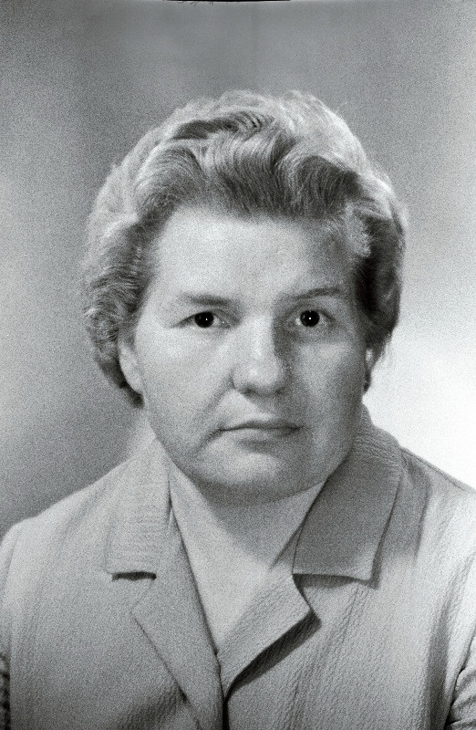 Larikova, Valentina - saadikukandidaat NSV Liidu Rahvuste Nõukogu Narva valimisringkonnas nr 467, puuvillakombinaadi Kreenholmi Manufaktuur Georgi ketrusvabriku kangur.