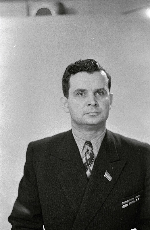 E. Kubjas - Eesti NSV Ülemnõukogu saadikukandidaat.