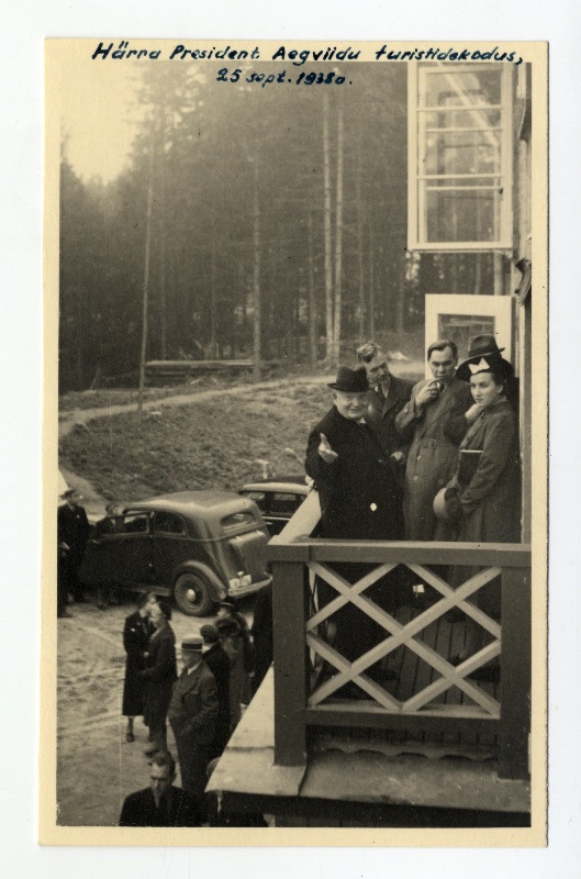 K. Päts Aegviidu turistidekodu külastamas.