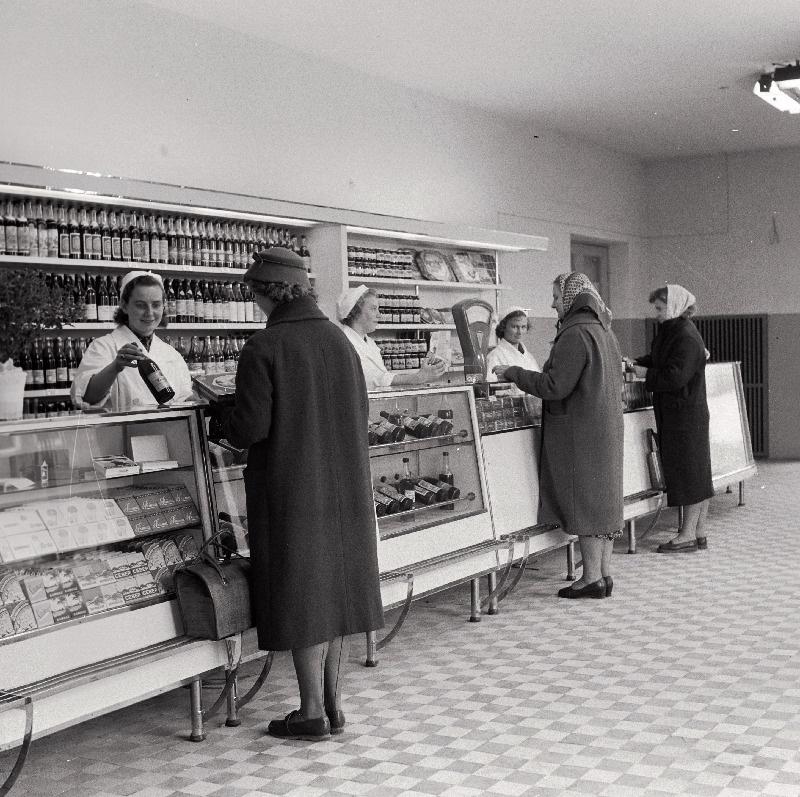 Põltsamaa Tarbijate Kooperatiivi toidukaupade kaupluse "Paala" sisevaade.