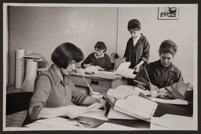 Töötajad laboris/ Lab work. Tallinn, Estonia 1967  duplicate photo