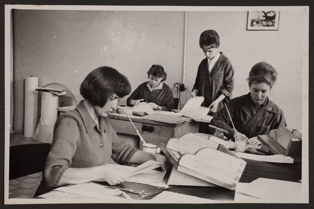Töötajad laboris/ Lab work. Tallinn, Estonia 1967