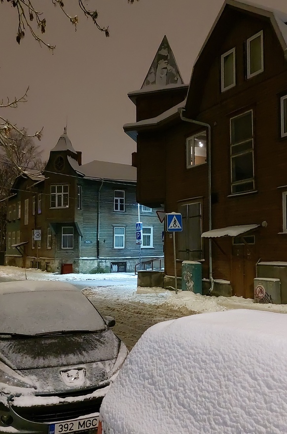 Tallinna puitagul Timuti ja Ristiku tn nurk, vaade rephoto