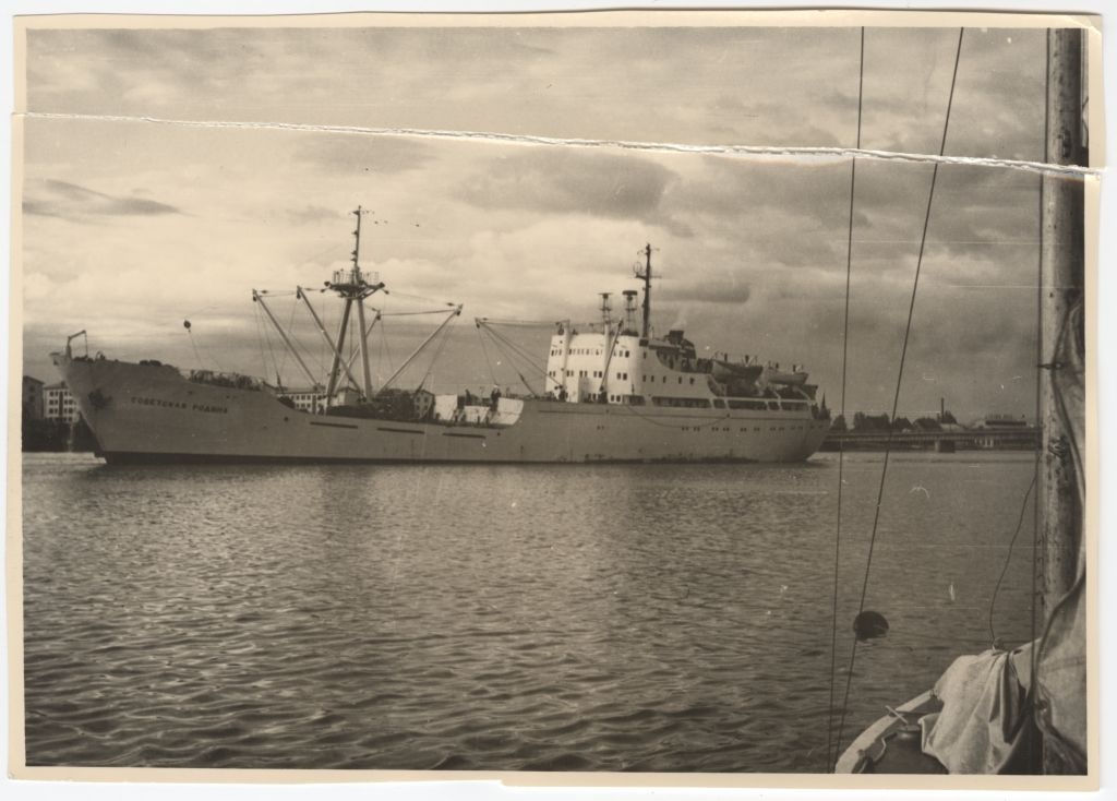 Mootorlaev, külmutustöötlemislaev "Sovetskaja Rodina"lahkub Pärnust