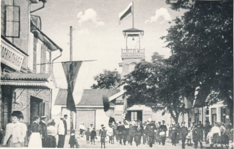 Foto. Tuletõrjemaja Karja tänaval. Asus praeguse tuletõrjemaja kohal. XIX-XX saj. vahetusel.
