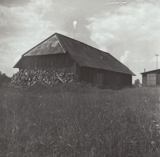 Karilatsi vallamaja kõrvalhoone