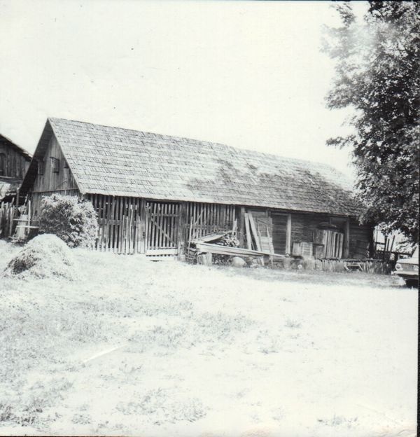 Karilatsi koolimaja kõrvalhooned