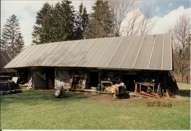 värvifoto Kareda küla vaade, Karjamaa talu ait 1997