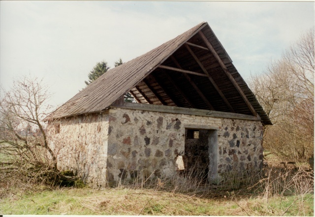 värvifoto Kareda küla vaade,Kääri talu hobusetall  1997