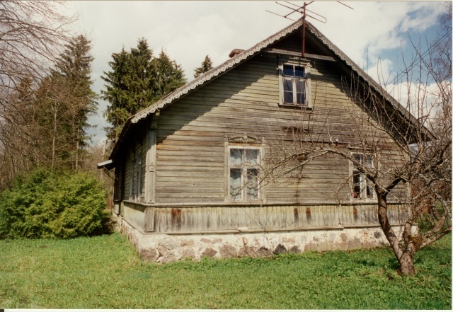 värvifoto Kareda küla vaade, Karjamaa talu elumaja 1997