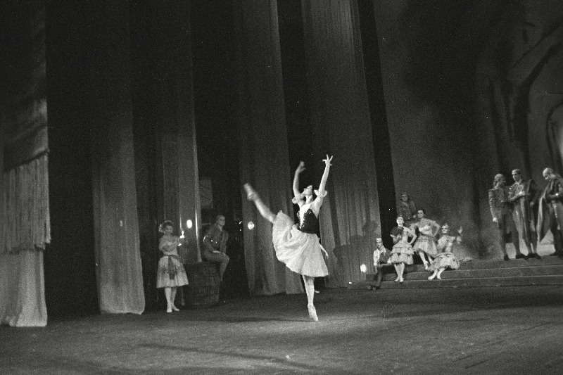 Eesti NSV rahvakunstnik Tiiu Randviir Quiteria osas L. Minkuse ja M. Petipa balletis "Don Quijote" RAT "Estonias".