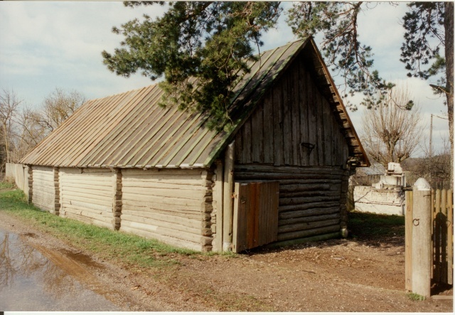 värvifoto Kareda küla vaade, Allika talu ait 1997
