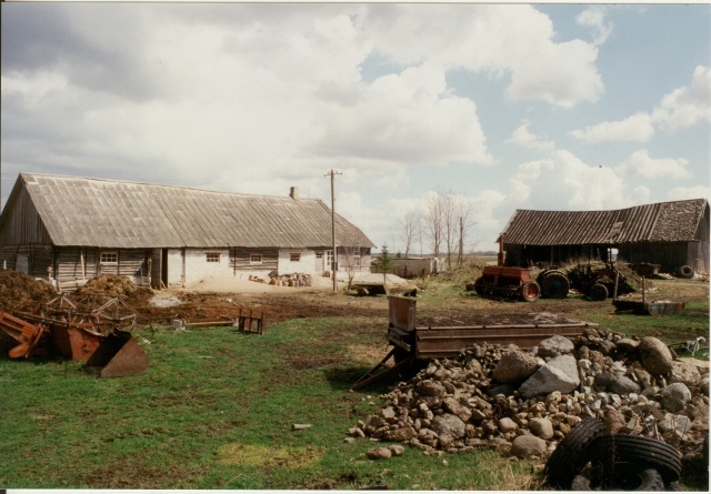 värvifoto Kareda küla vaade, Kärneri talu hooned 1997