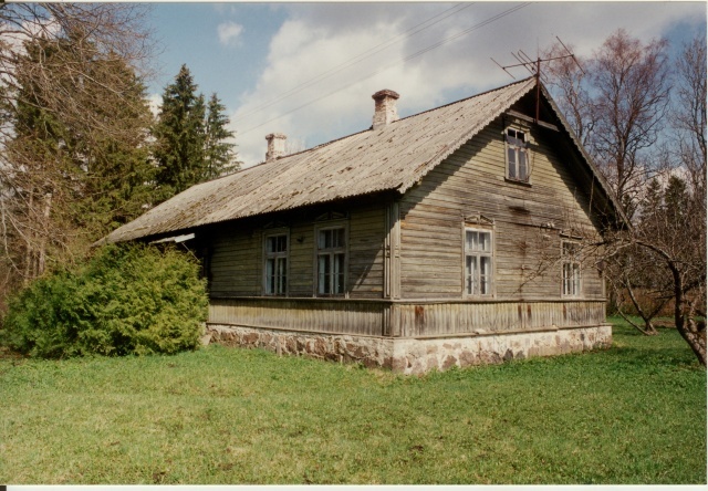 värvifoto Kareda küla vaade, Karjamaa talu elumaja 1997