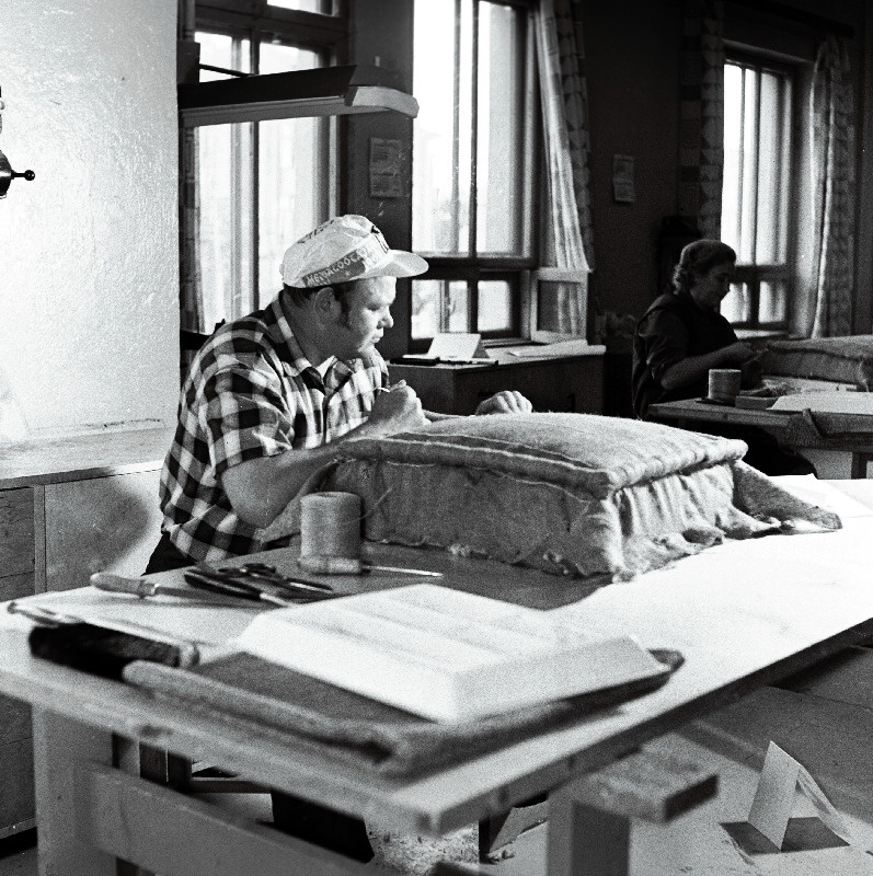 Vabariigi esimesel mööblitööstuse töötajate võistlusel sadulseppadest esikohale tulnud M. Nopasson mööblivabrikust "Standard"