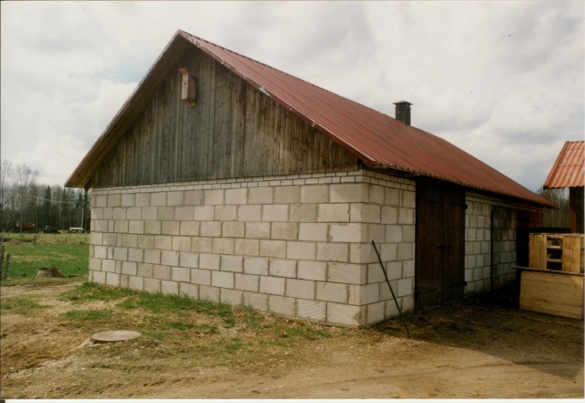 värvifoto Kareda küla vaade, Kärneri-Rätsepa talu laut 1997