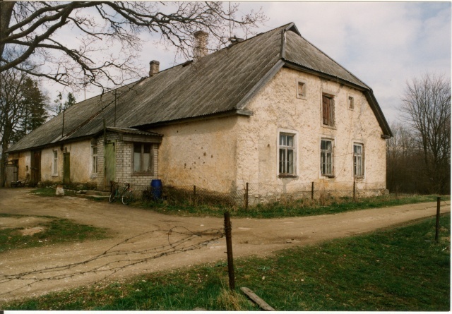 värvifoto Kareda küla vaade, koolimaja 1997