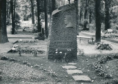 Miina Härma hauaplats Tartus Raadi kalmistul 1980ndatel.  duplicate photo