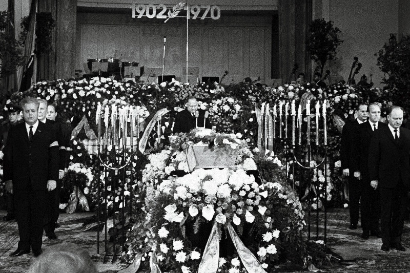 Eesti NSV Ülemnõukogu Presiidiumi esimehe Aleksei Müürisepa matusetalitus "Estonia" kontserdisaalis.