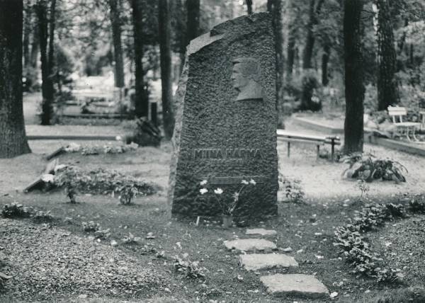 Miina Härma hauaplats Tartus Raadi kalmistul 1980ndatel.