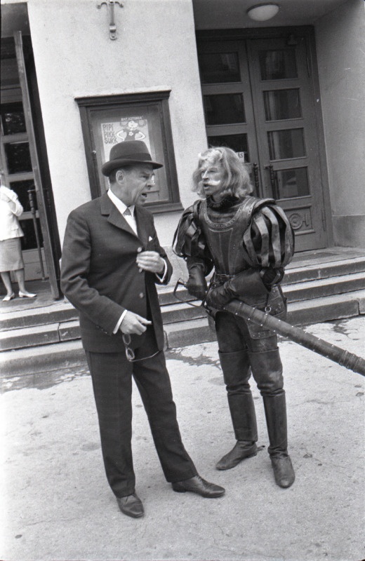 Kaader filmistuudio "Tallinnfilm" värvifilmist "Varastati Vana Toomas", Vana Toomas - ENSV teeneline kunstitegelane Kaljo Kiisk ja ajaloolane - ENSV teeneline kunstnik Endel Pärn.