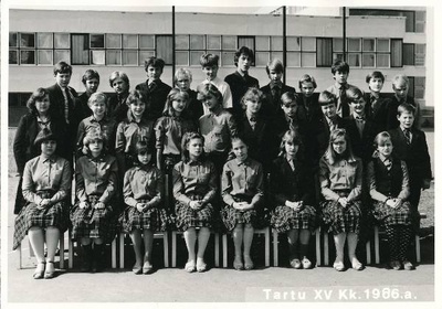 Grupifoto. Tartu 15. Keskkooli õpilased 1986a.  duplicate photo